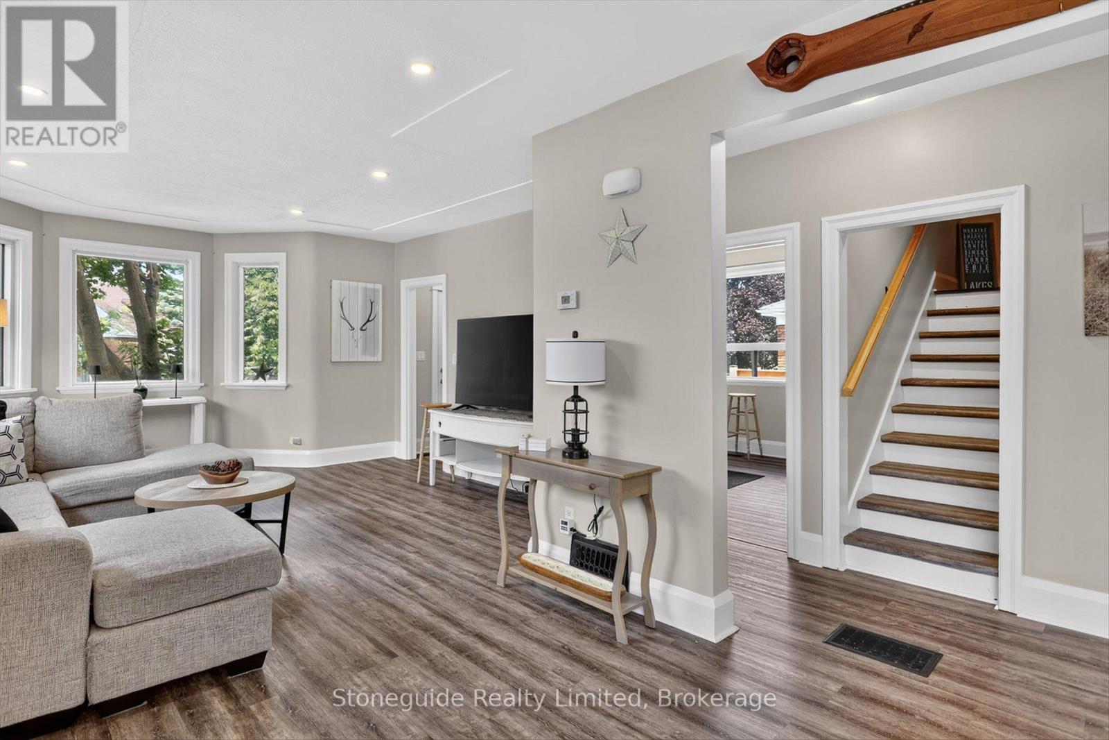 565 RIVERSIDE DRIVE - 12