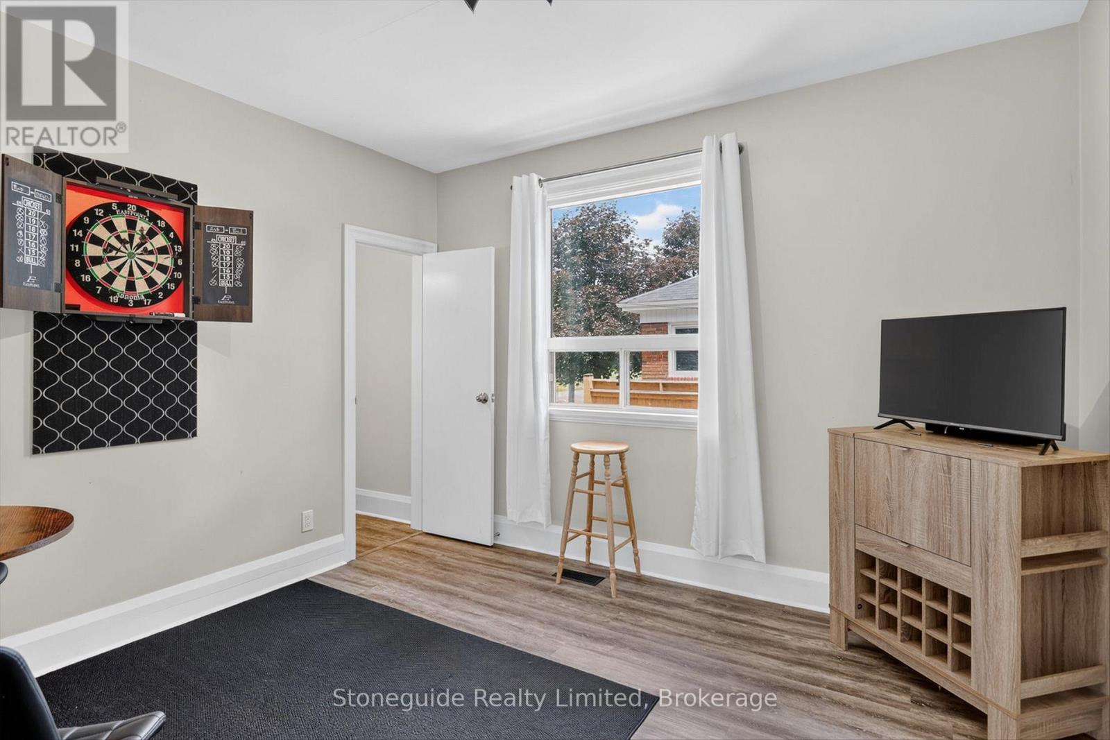 565 RIVERSIDE DRIVE - 13