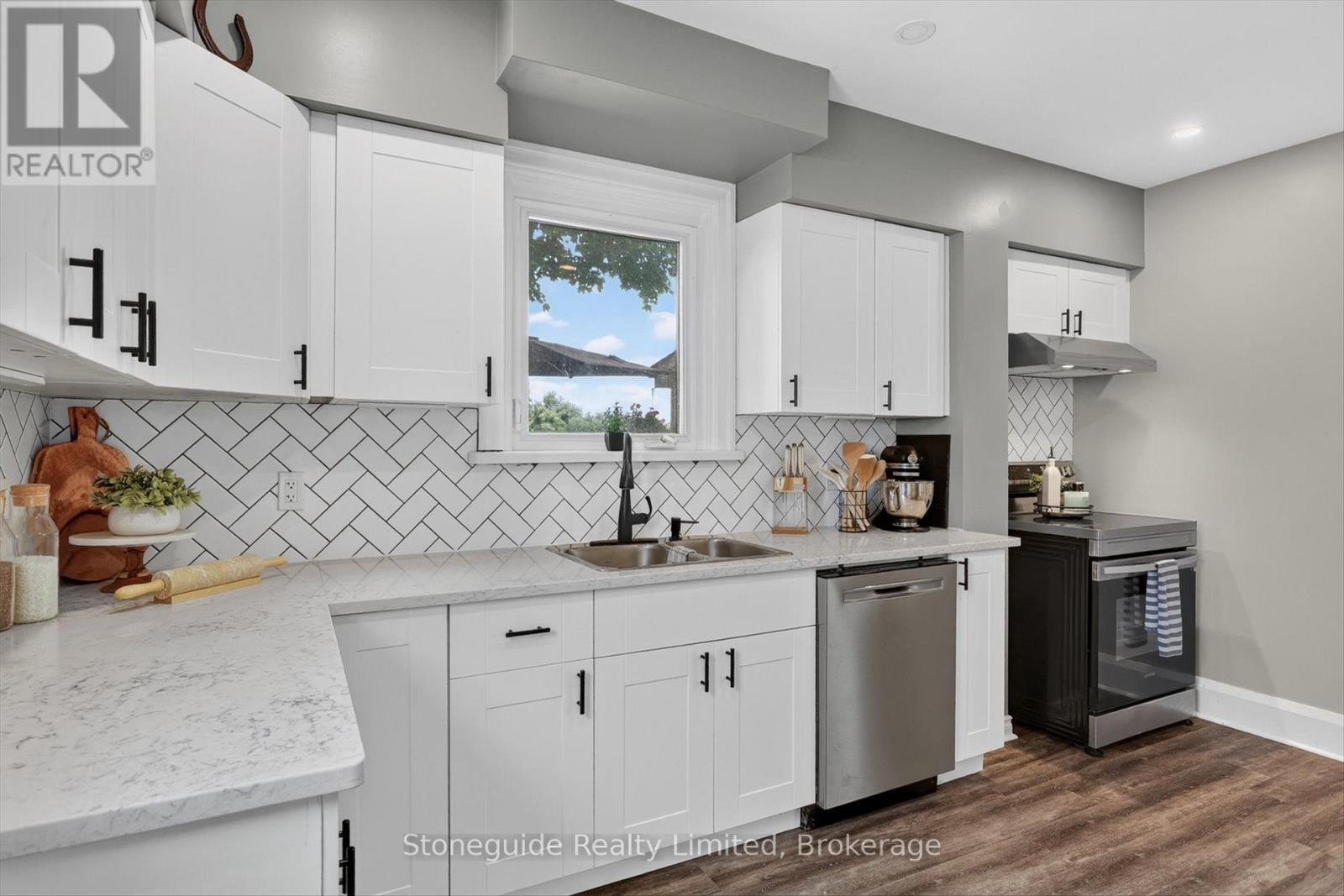 565 RIVERSIDE DRIVE - 18