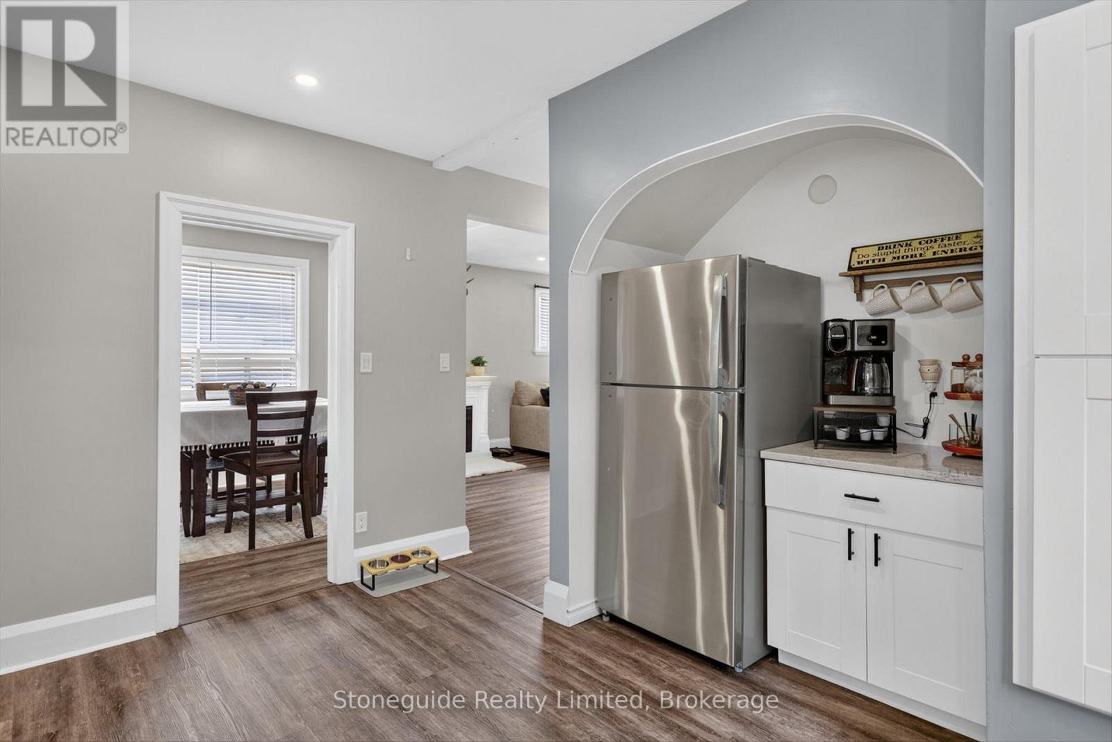 565 RIVERSIDE DRIVE - 19