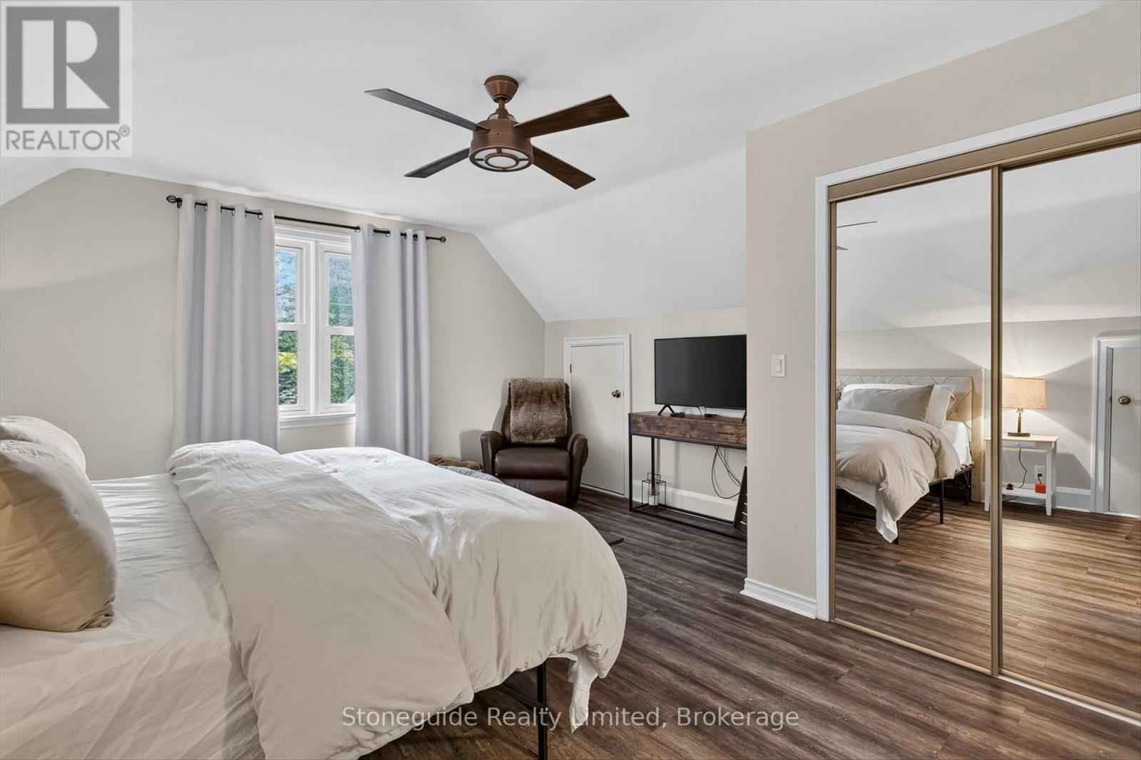 565 RIVERSIDE DRIVE - 23
