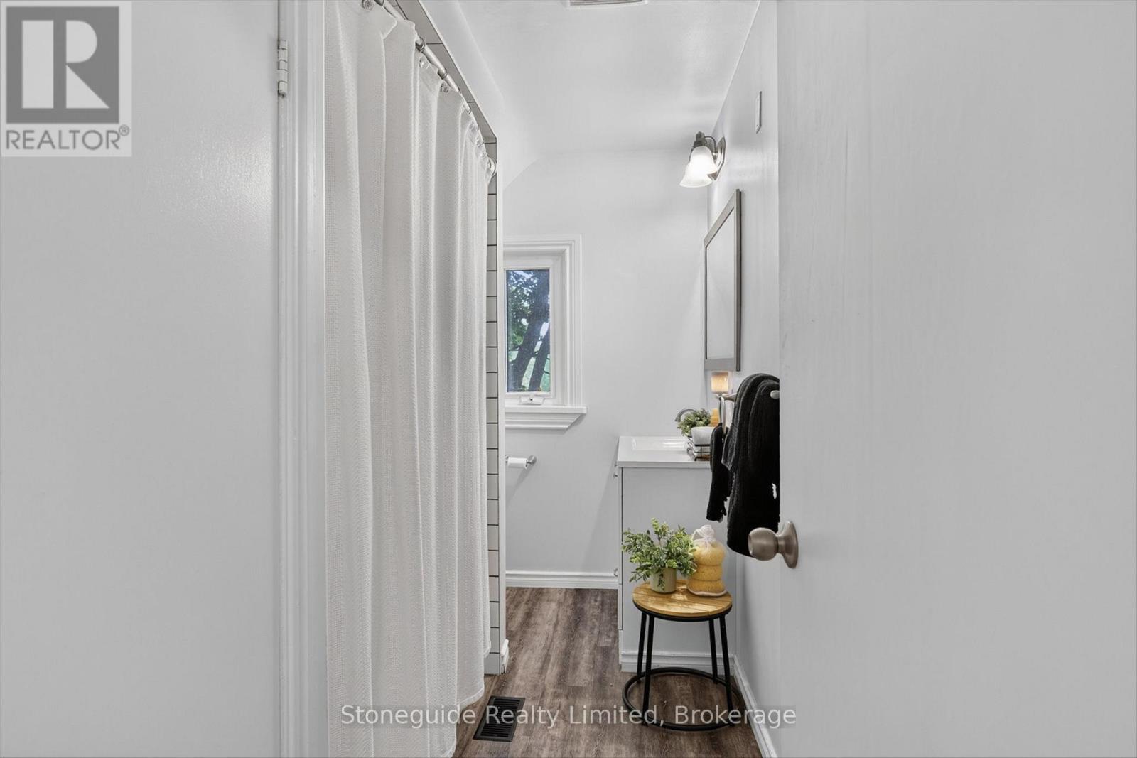 565 RIVERSIDE DRIVE - 24