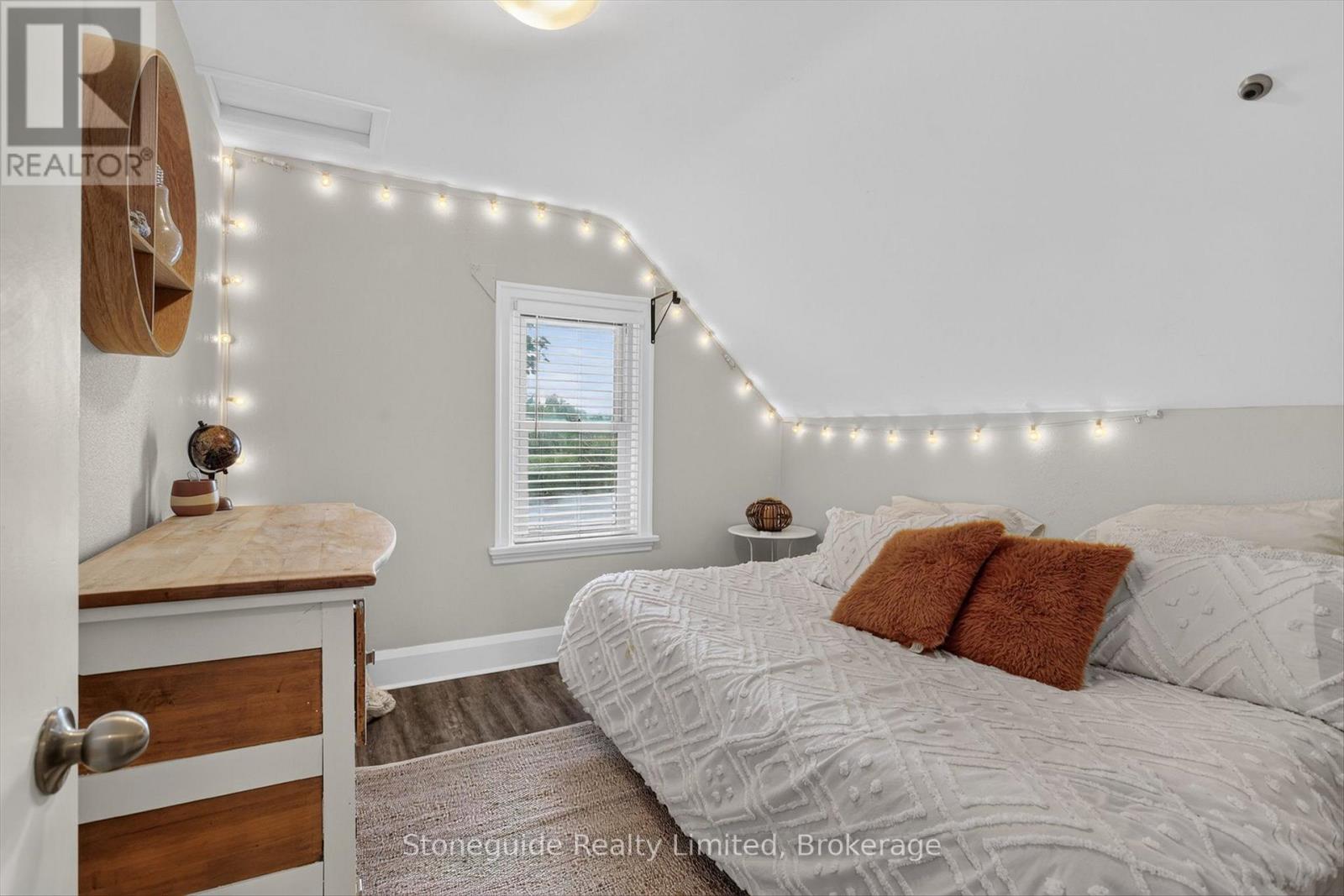 565 RIVERSIDE DRIVE - 25