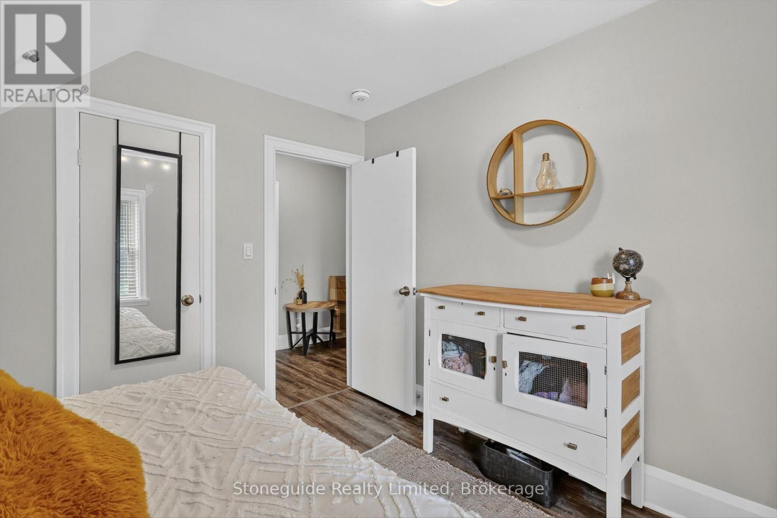 565 RIVERSIDE DRIVE - 26