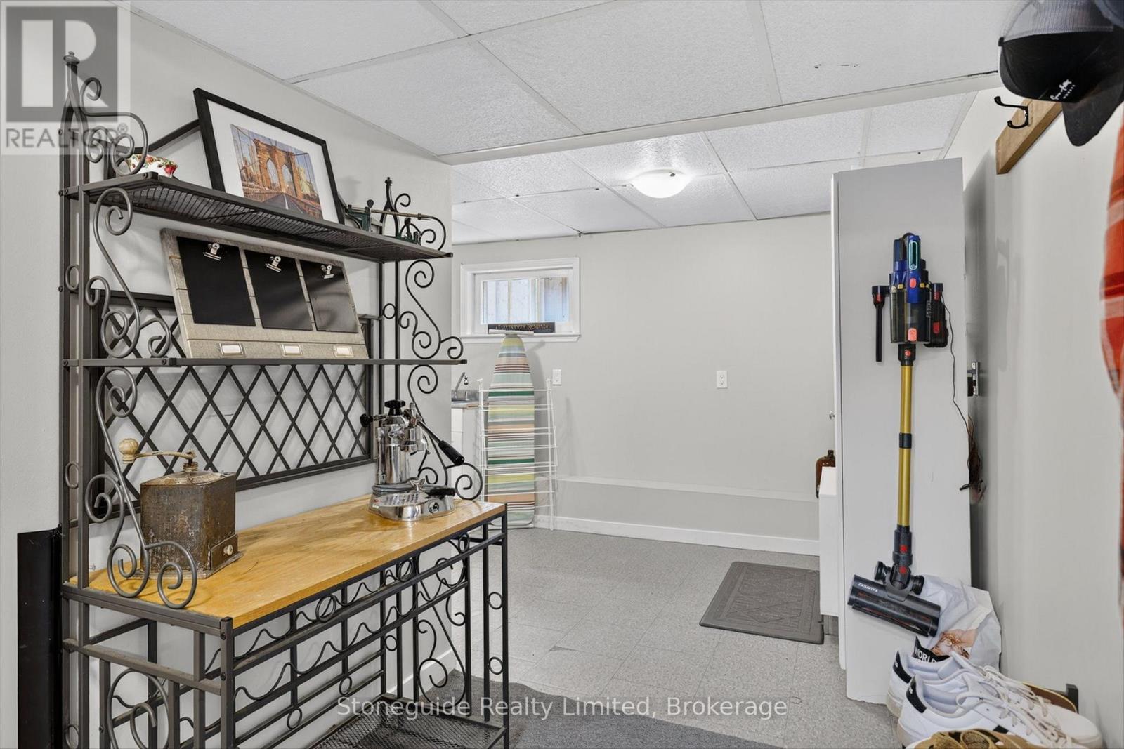 565 RIVERSIDE DRIVE - 29