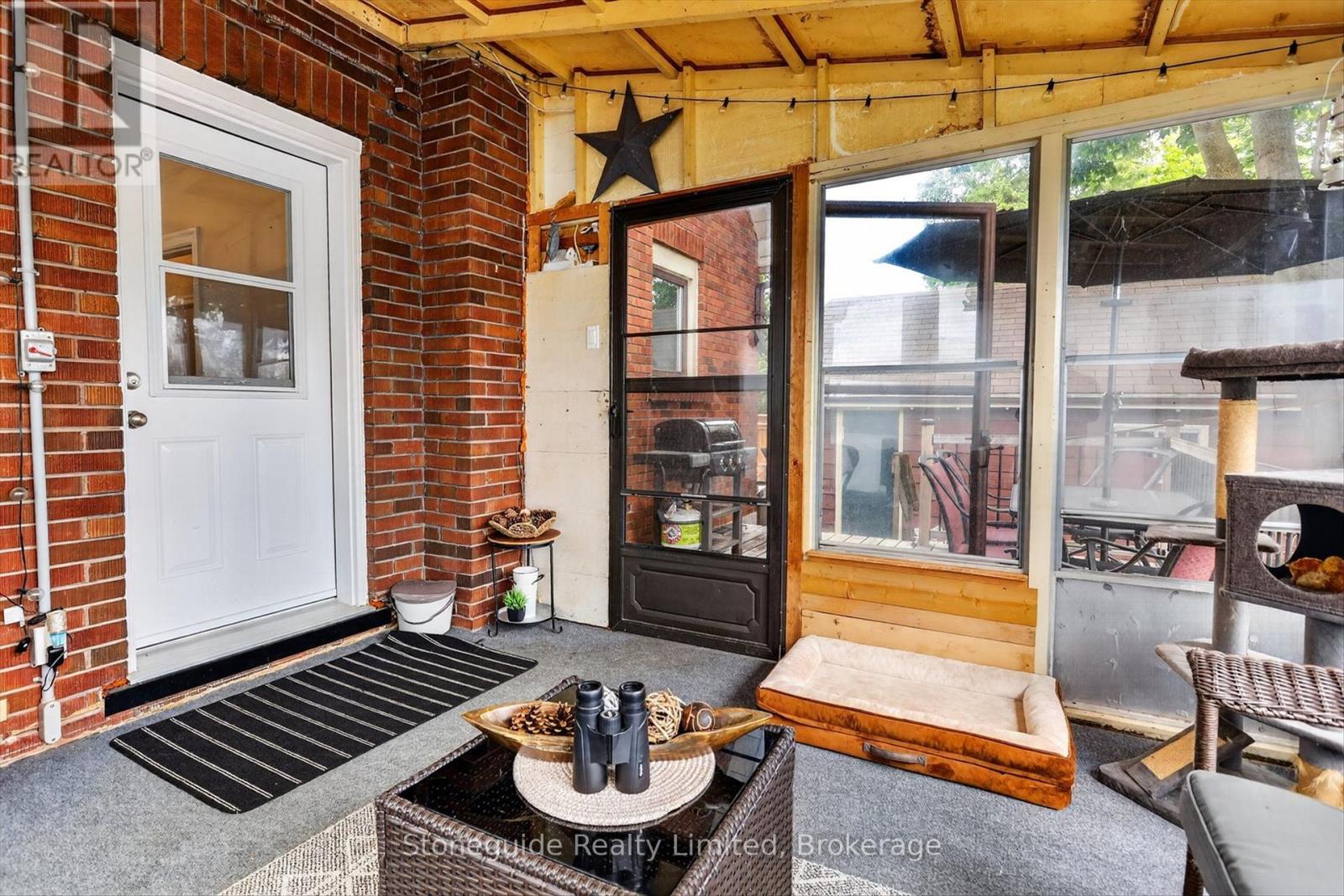 565 RIVERSIDE DRIVE - 34