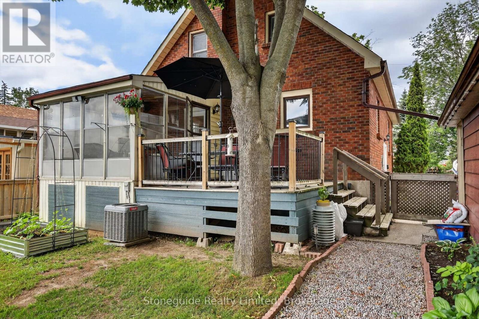 565 RIVERSIDE DRIVE - 37