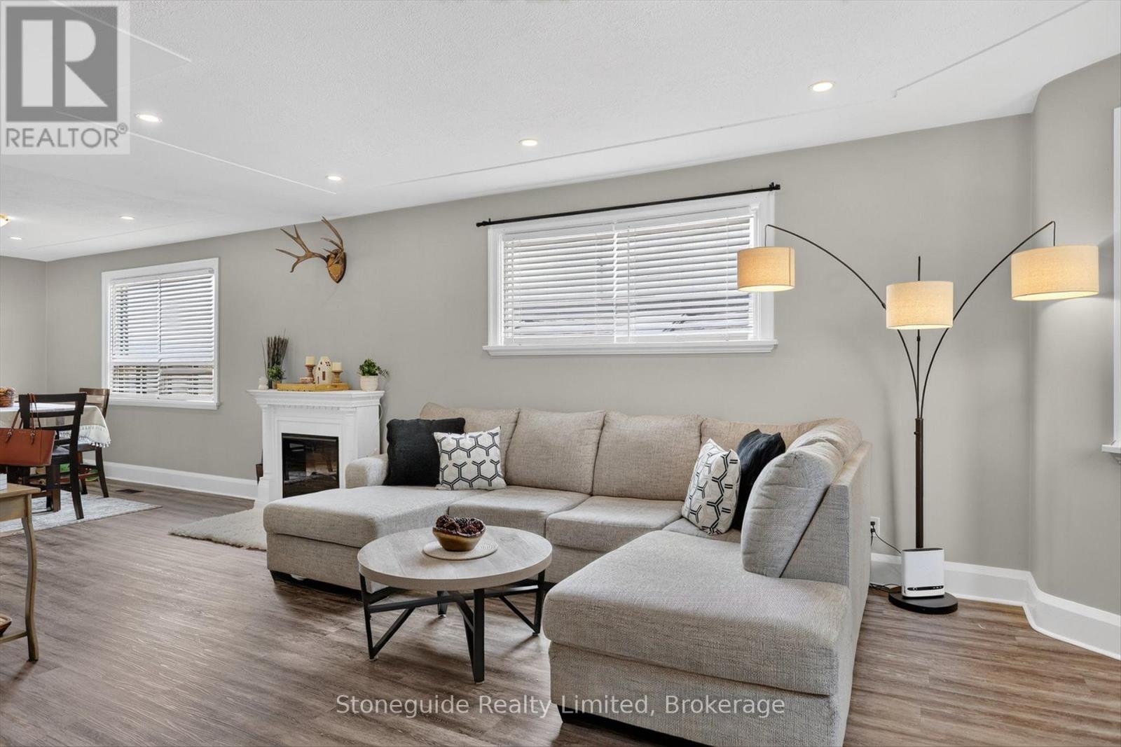 565 RIVERSIDE DRIVE - 4