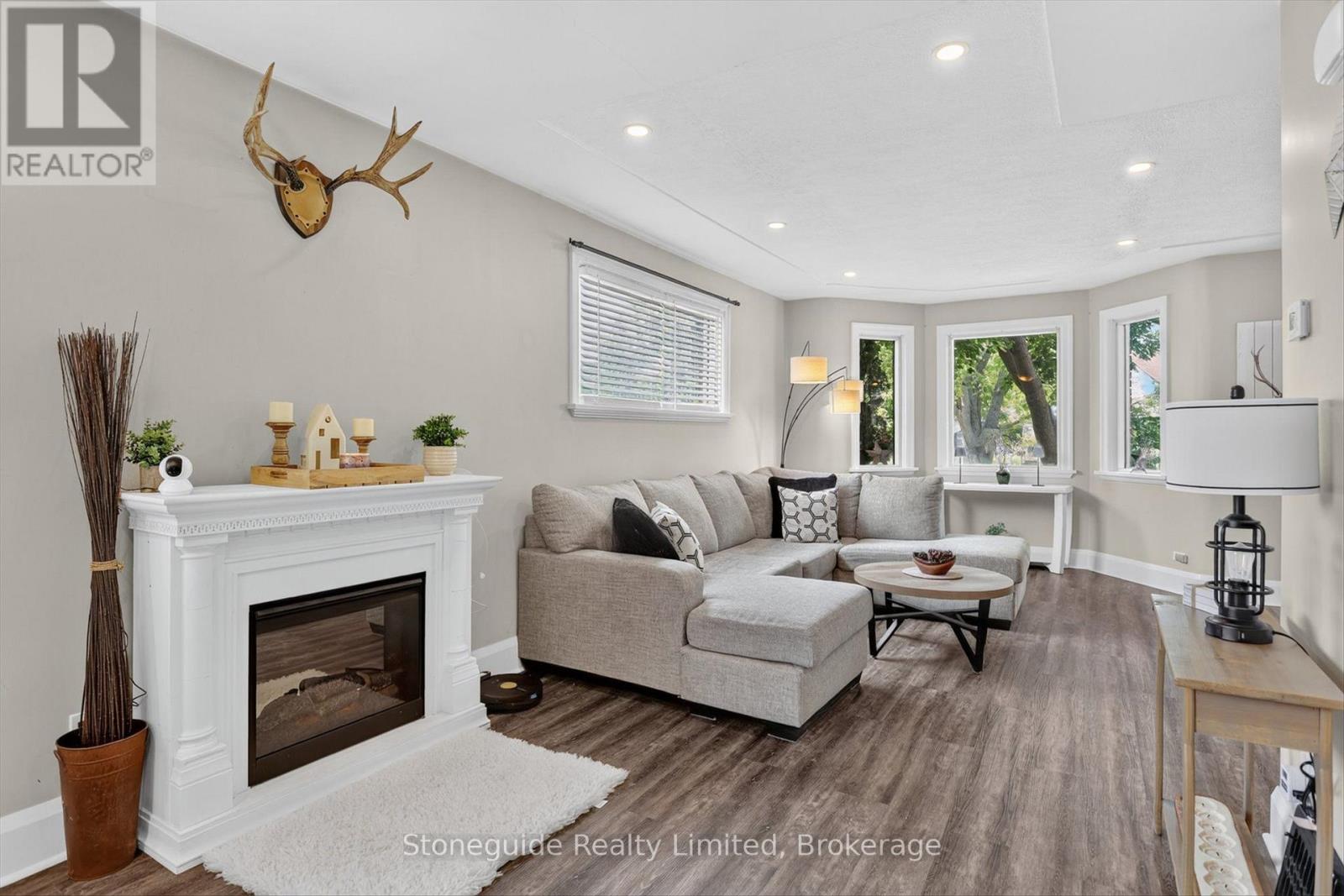 565 RIVERSIDE DRIVE - 5