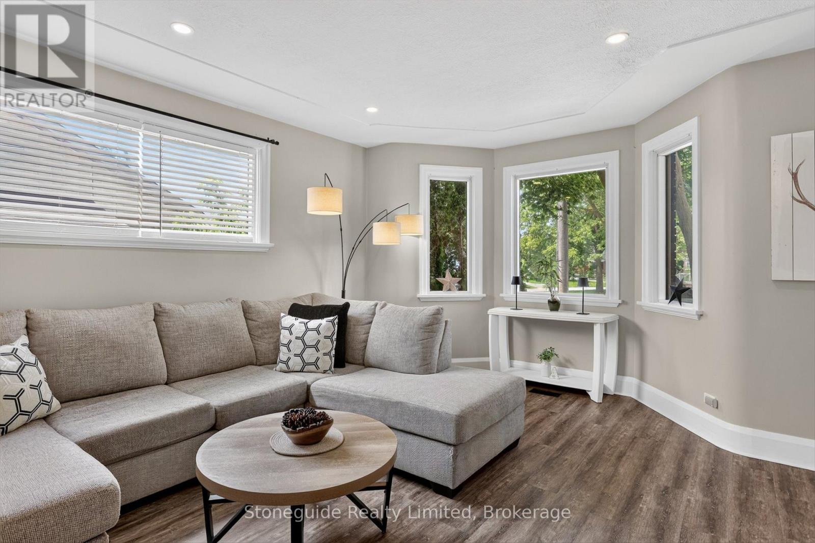565 RIVERSIDE DRIVE - 6