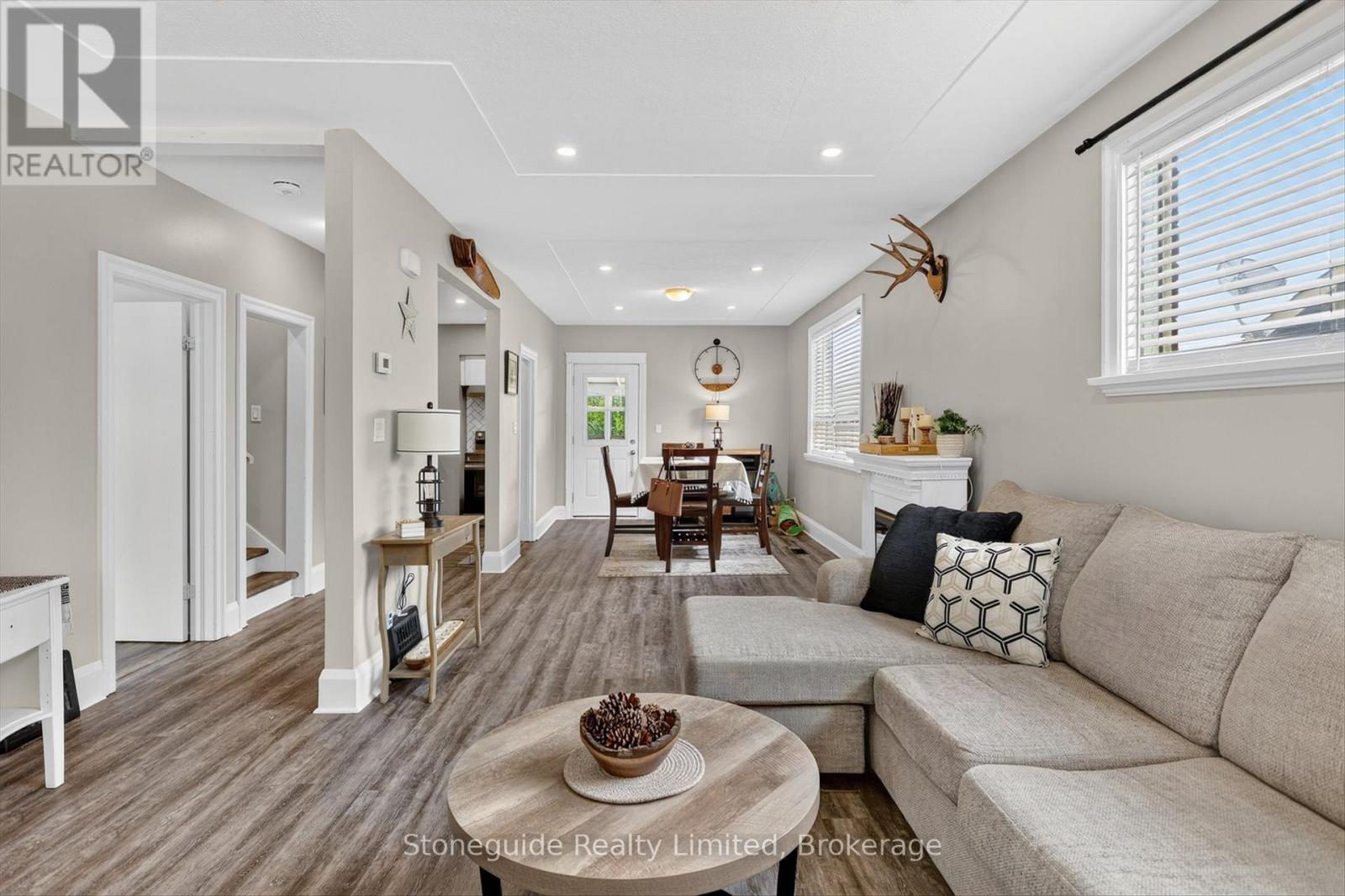 565 RIVERSIDE DRIVE - 8