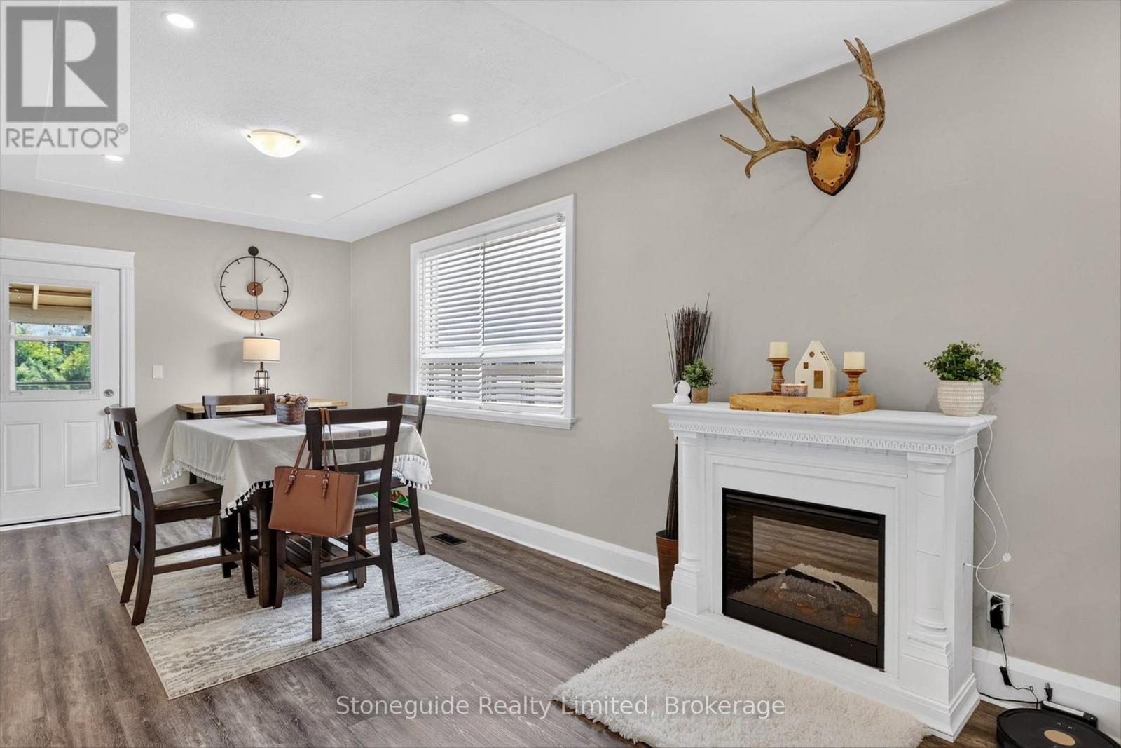 565 RIVERSIDE DRIVE - 9