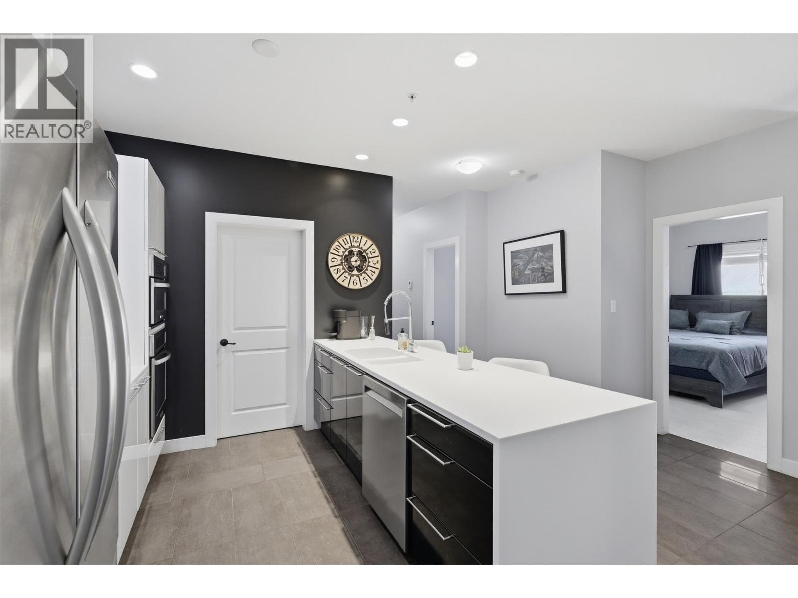 #411 5170 Dallas Drive - 1