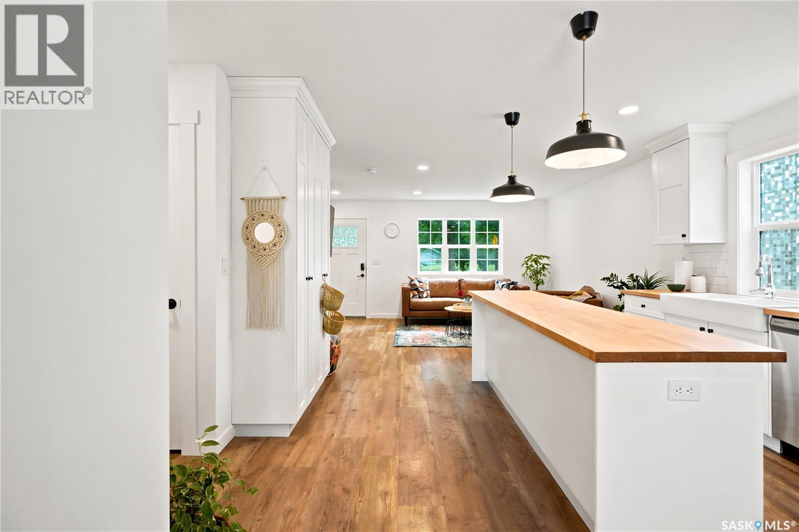 919A F AVENUE N - Image 15