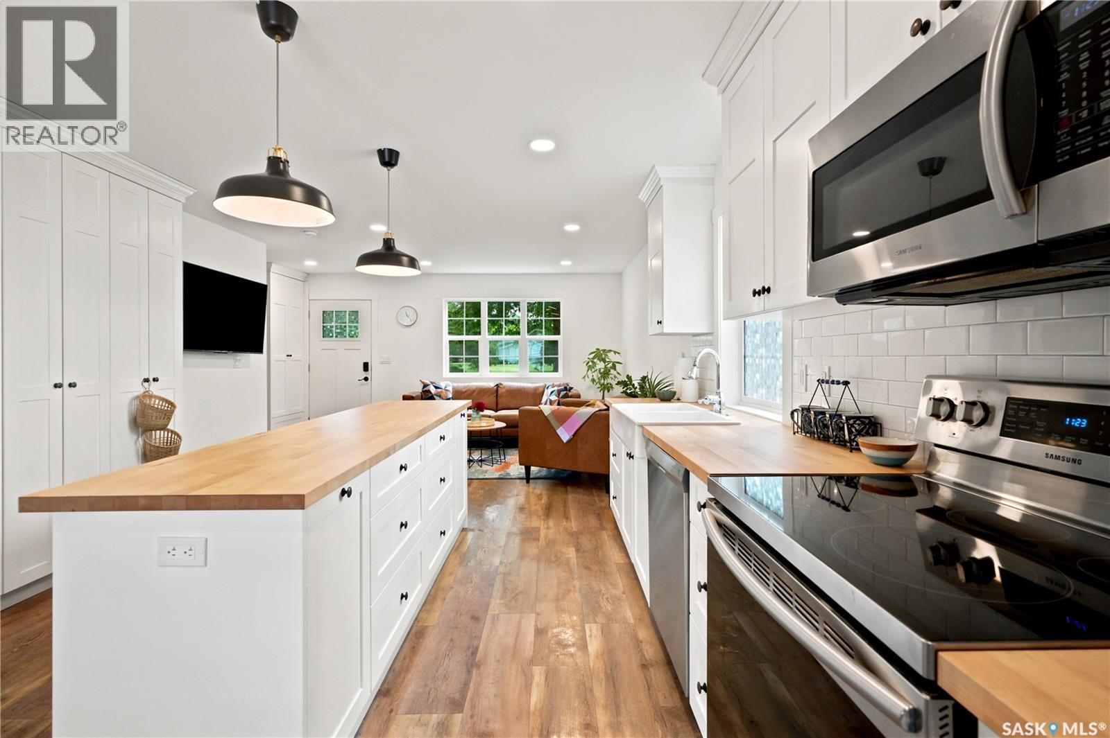 919A F AVENUE N - Image 11