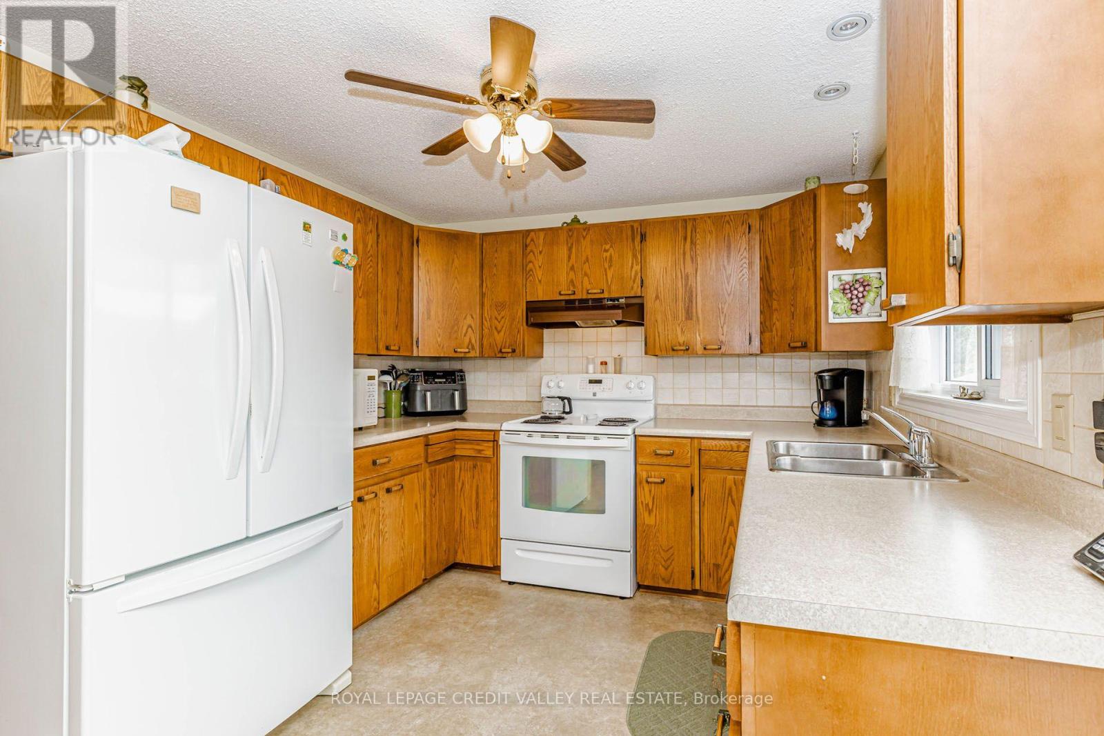 118 TECUMSETH PINES DRIVE - 12