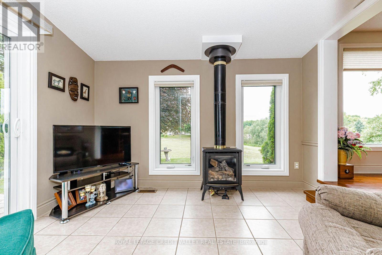 118 TECUMSETH PINES DRIVE - 23