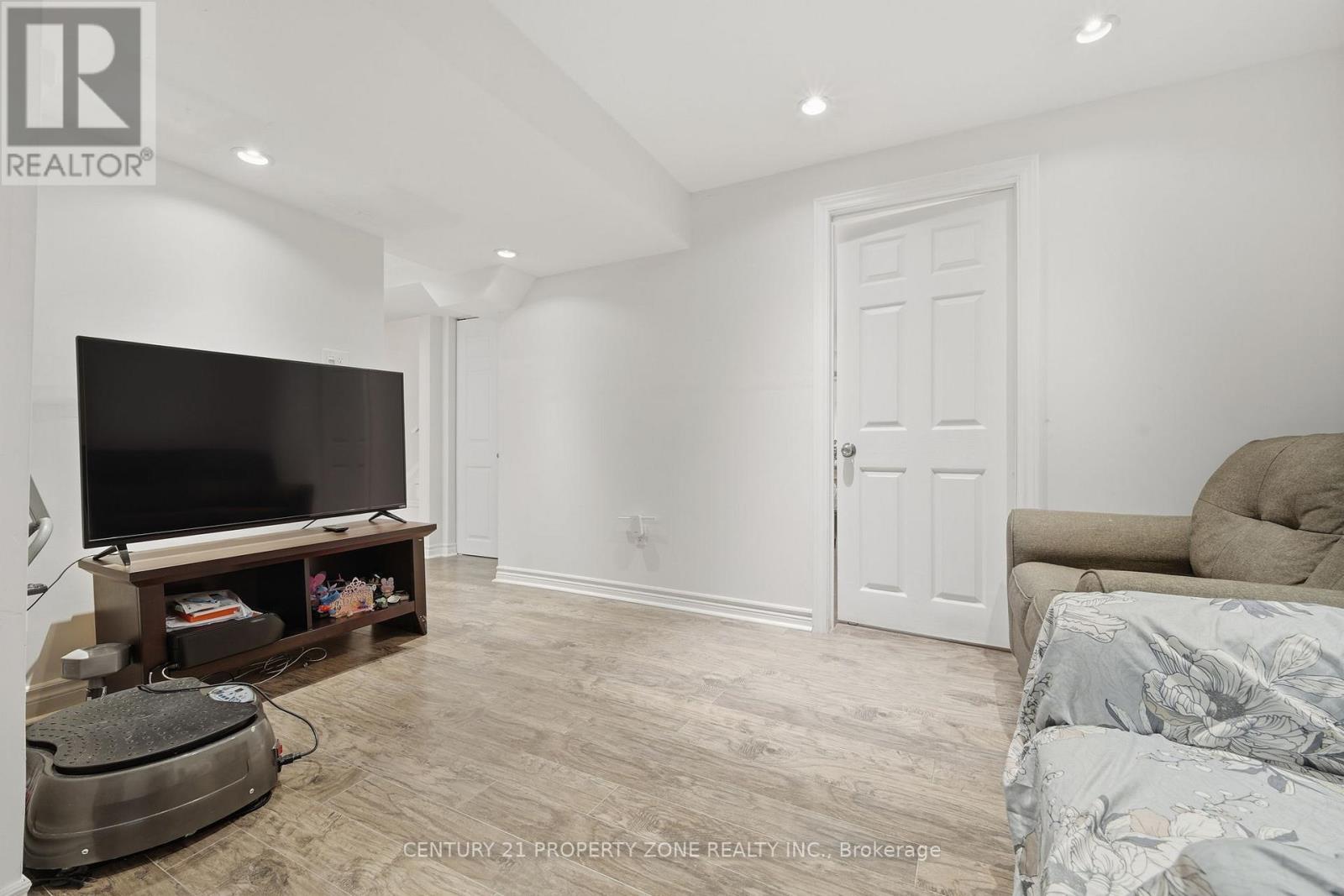 486 VAN KIRK DRIVE - 35