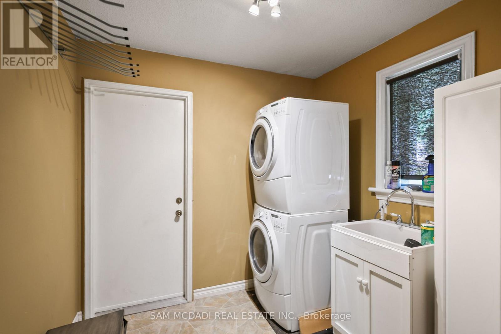 8 NOMAD COURT - 26