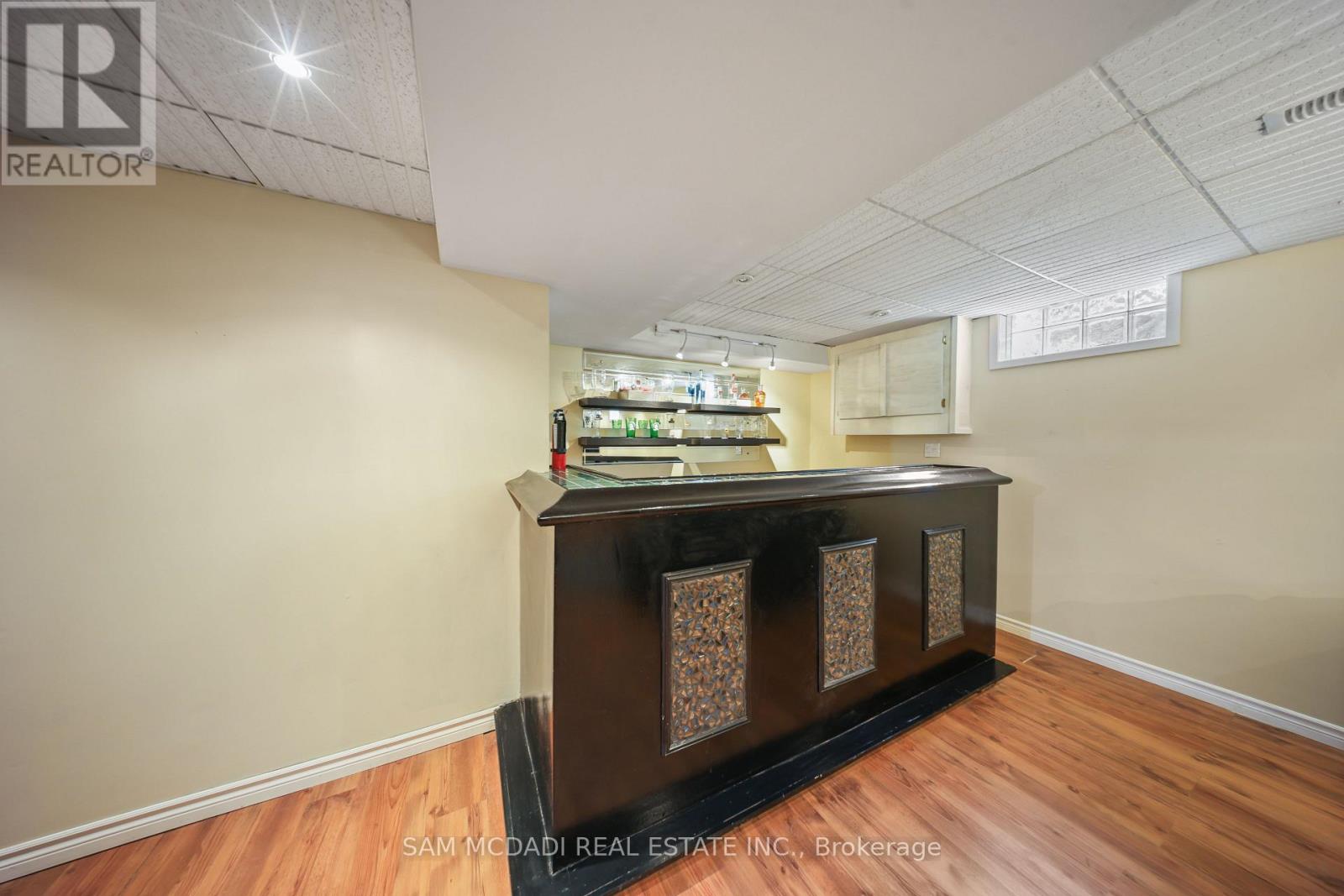 8 NOMAD COURT - 27