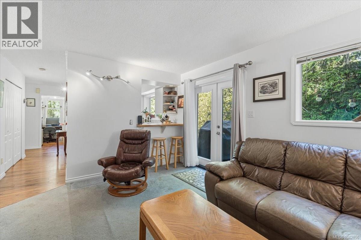 1530 Pacific Cres - 10