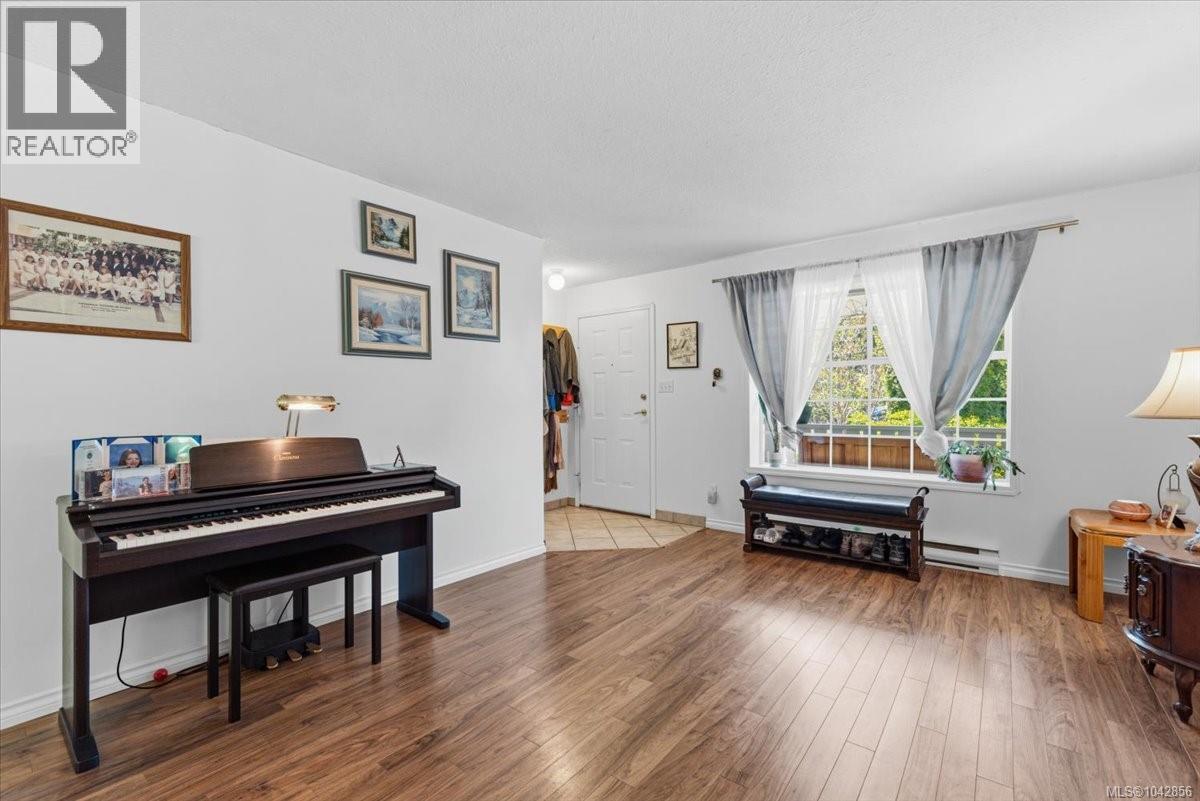 1530 Pacific Cres - 3