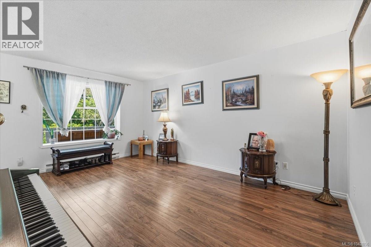 1530 Pacific Cres - 4