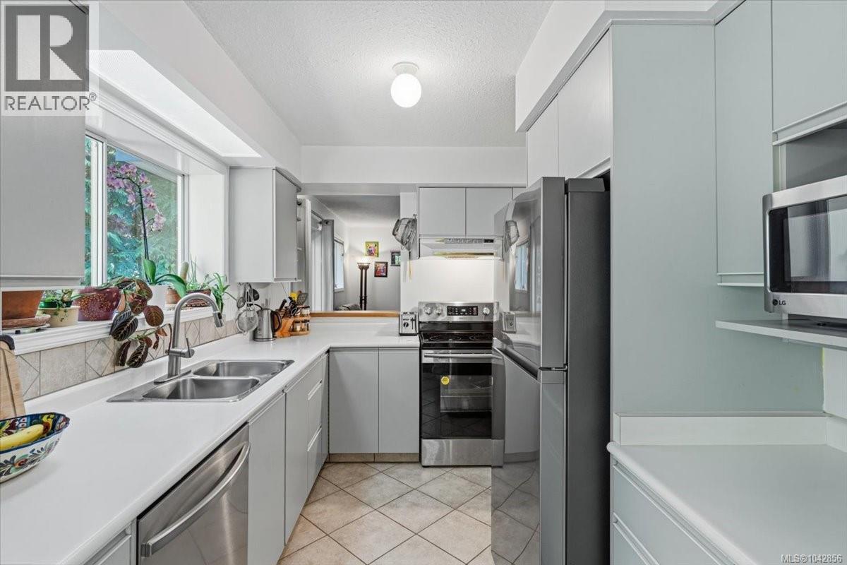 1530 Pacific Cres - 9