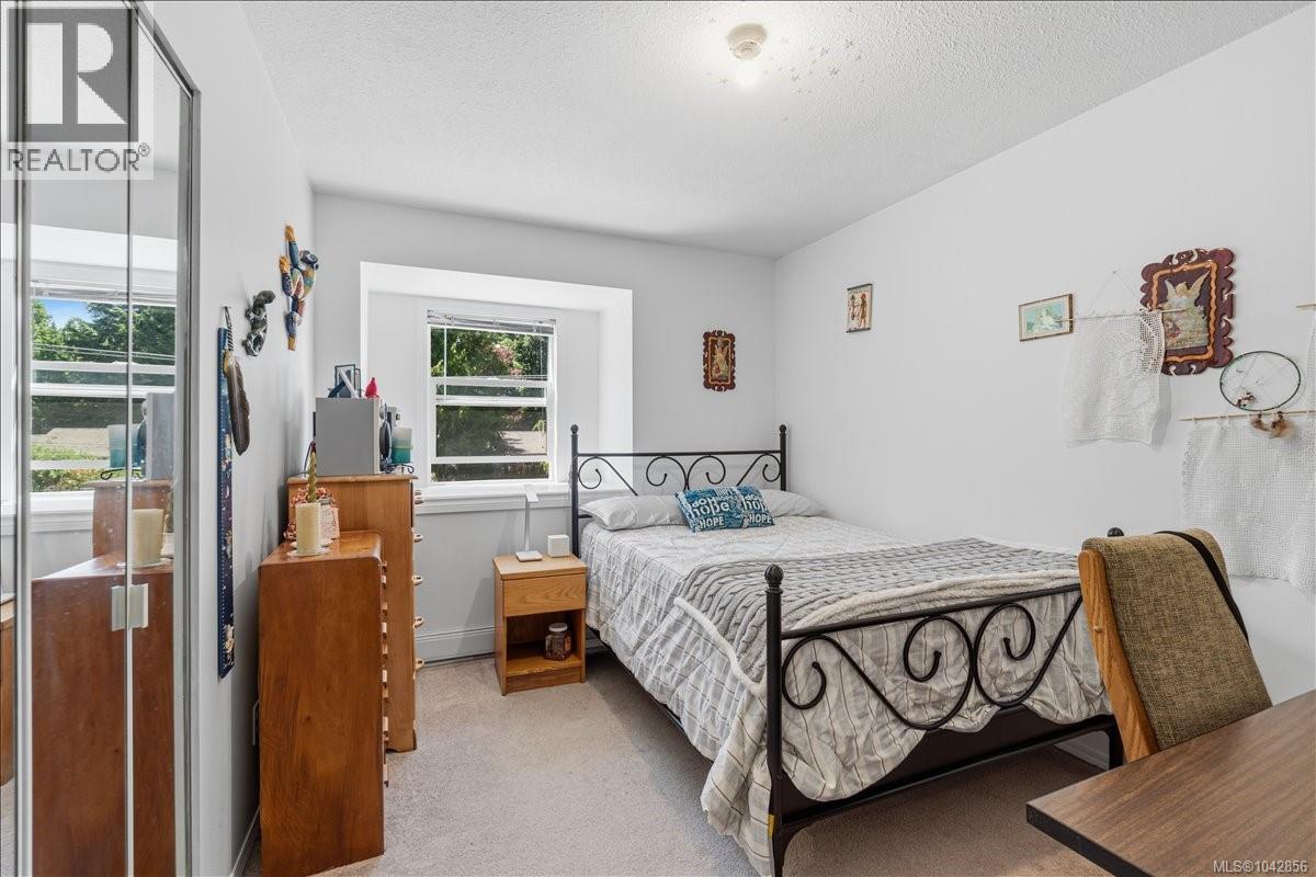 1530 Pacific Cres - 27
