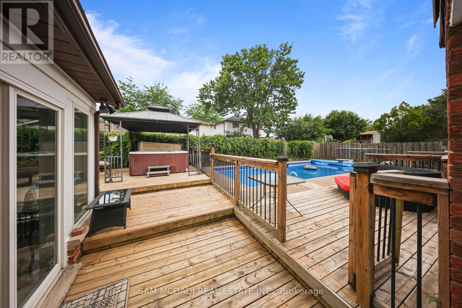 8 NOMAD COURT - 31