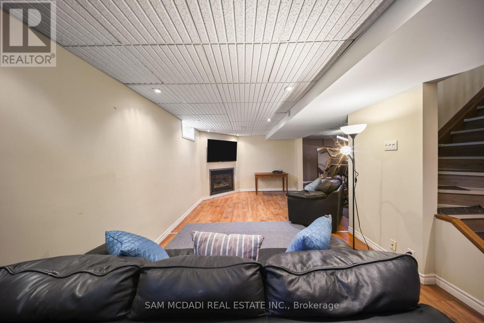 8 NOMAD COURT - 29