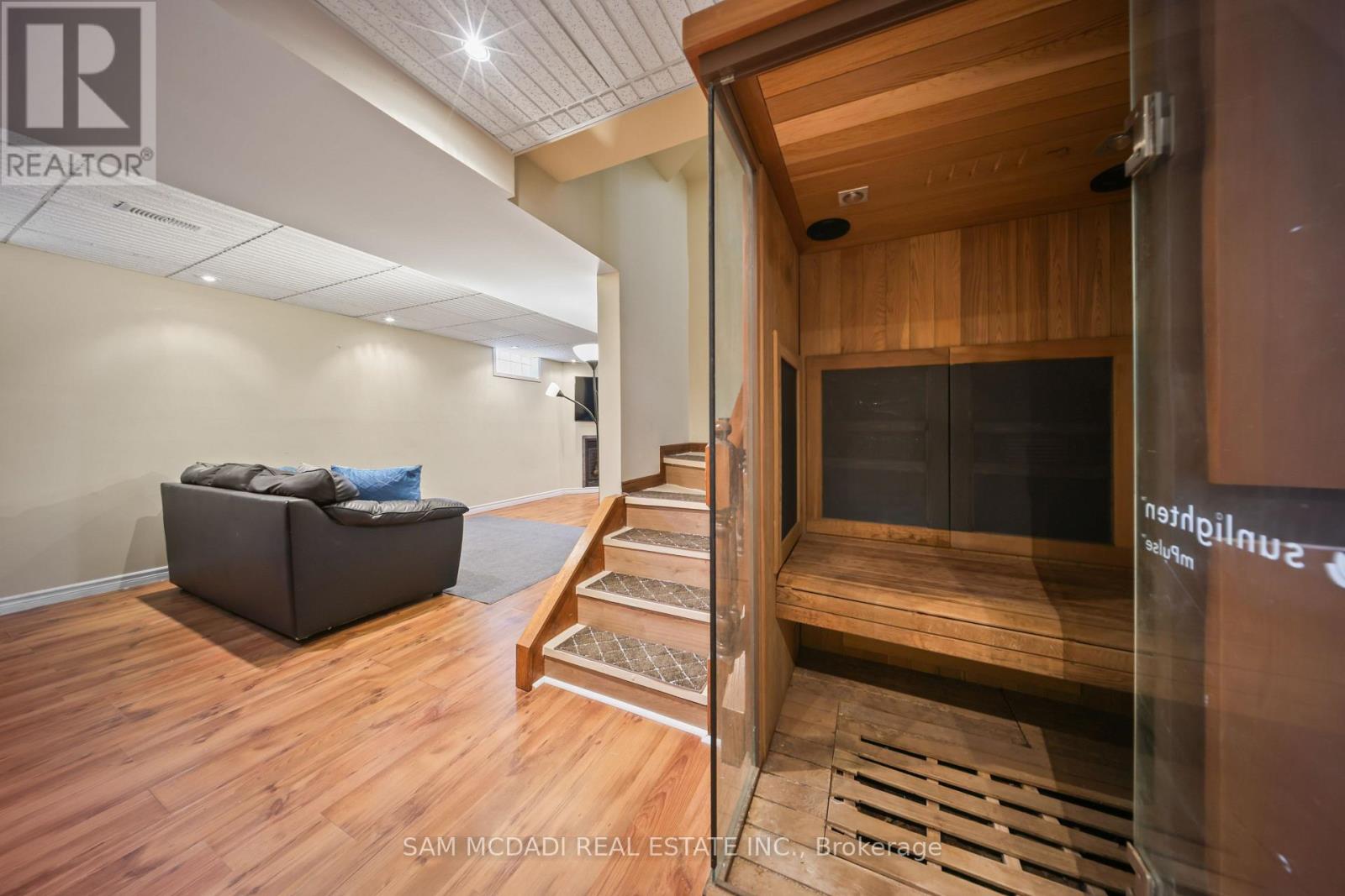 8 NOMAD COURT - 28
