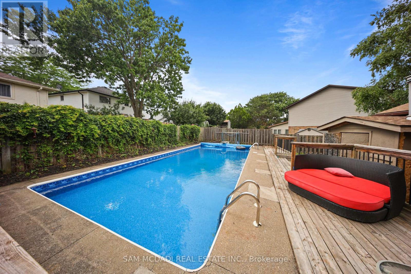 8 NOMAD COURT - 36