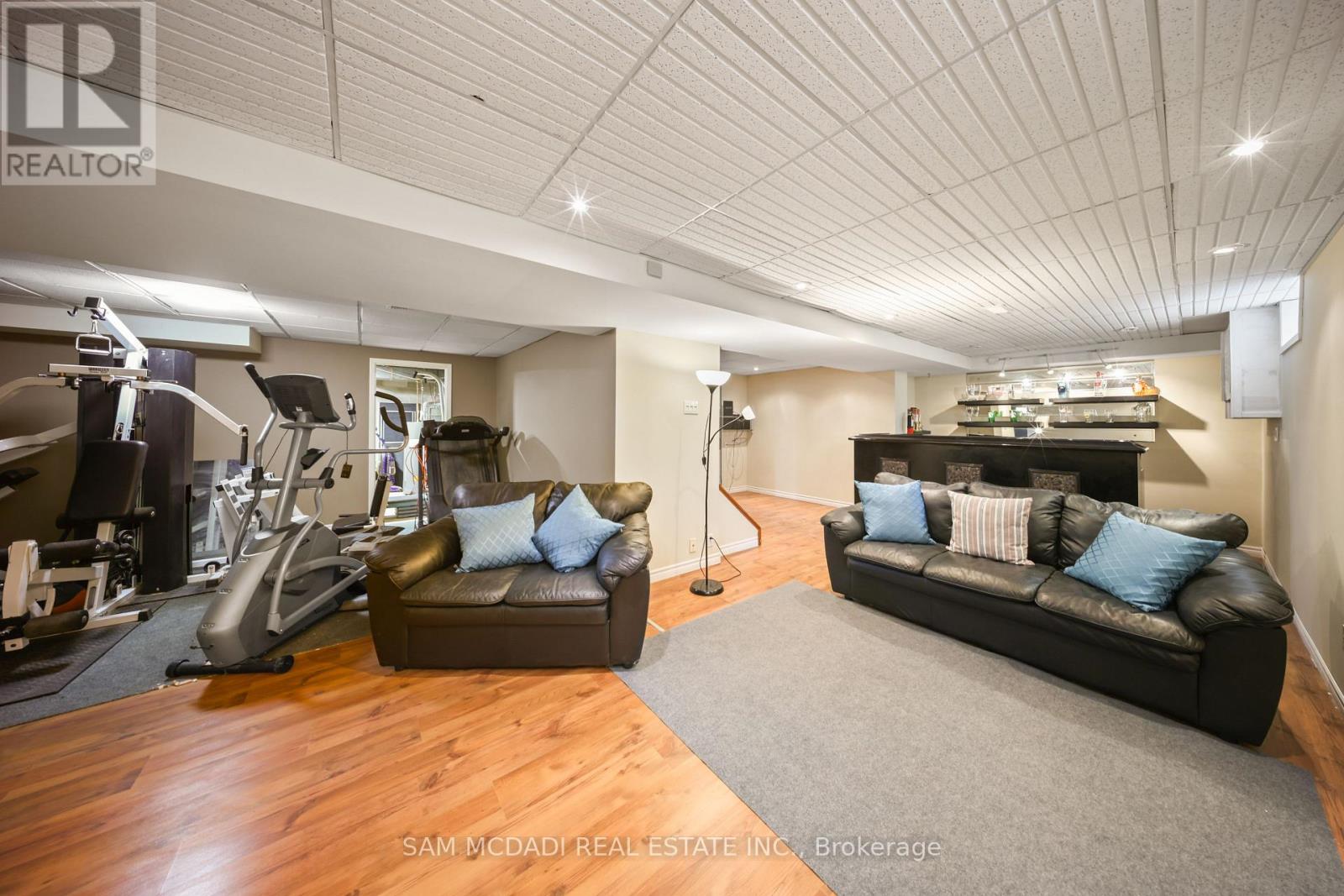 8 NOMAD COURT - 30