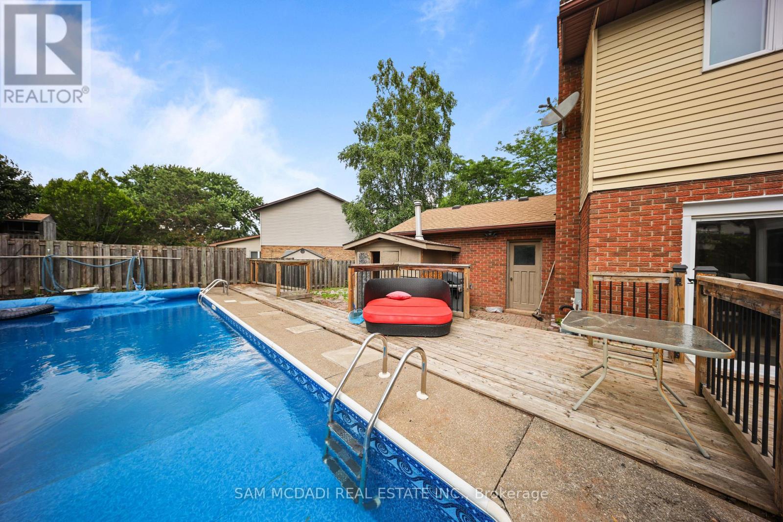 8 NOMAD COURT - 38