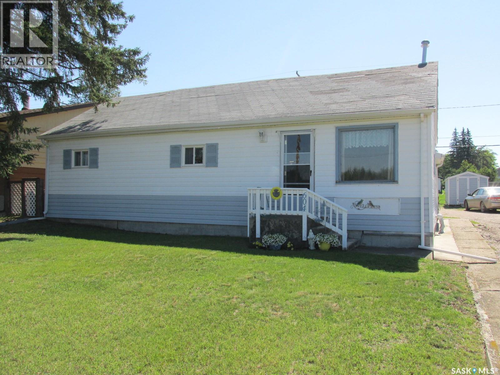 604 Railway AVENUE W - 1