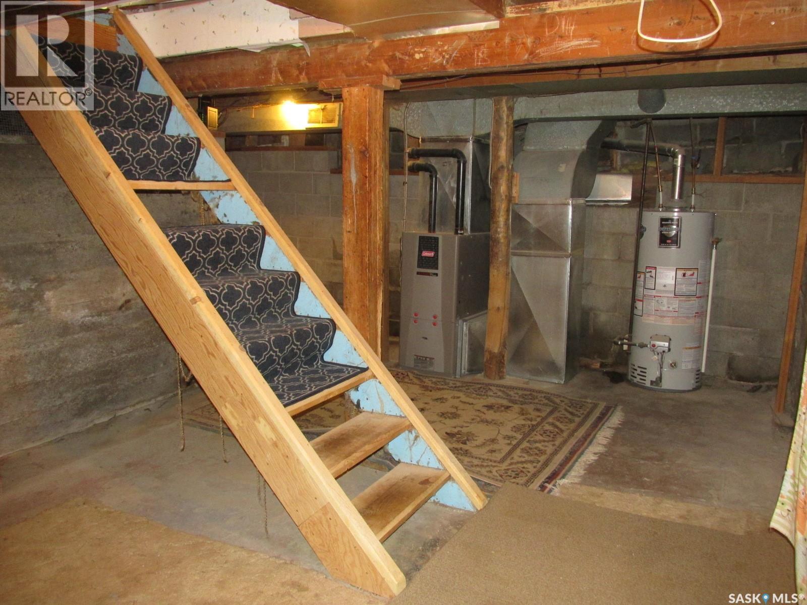 604 Railway AVENUE W - 27