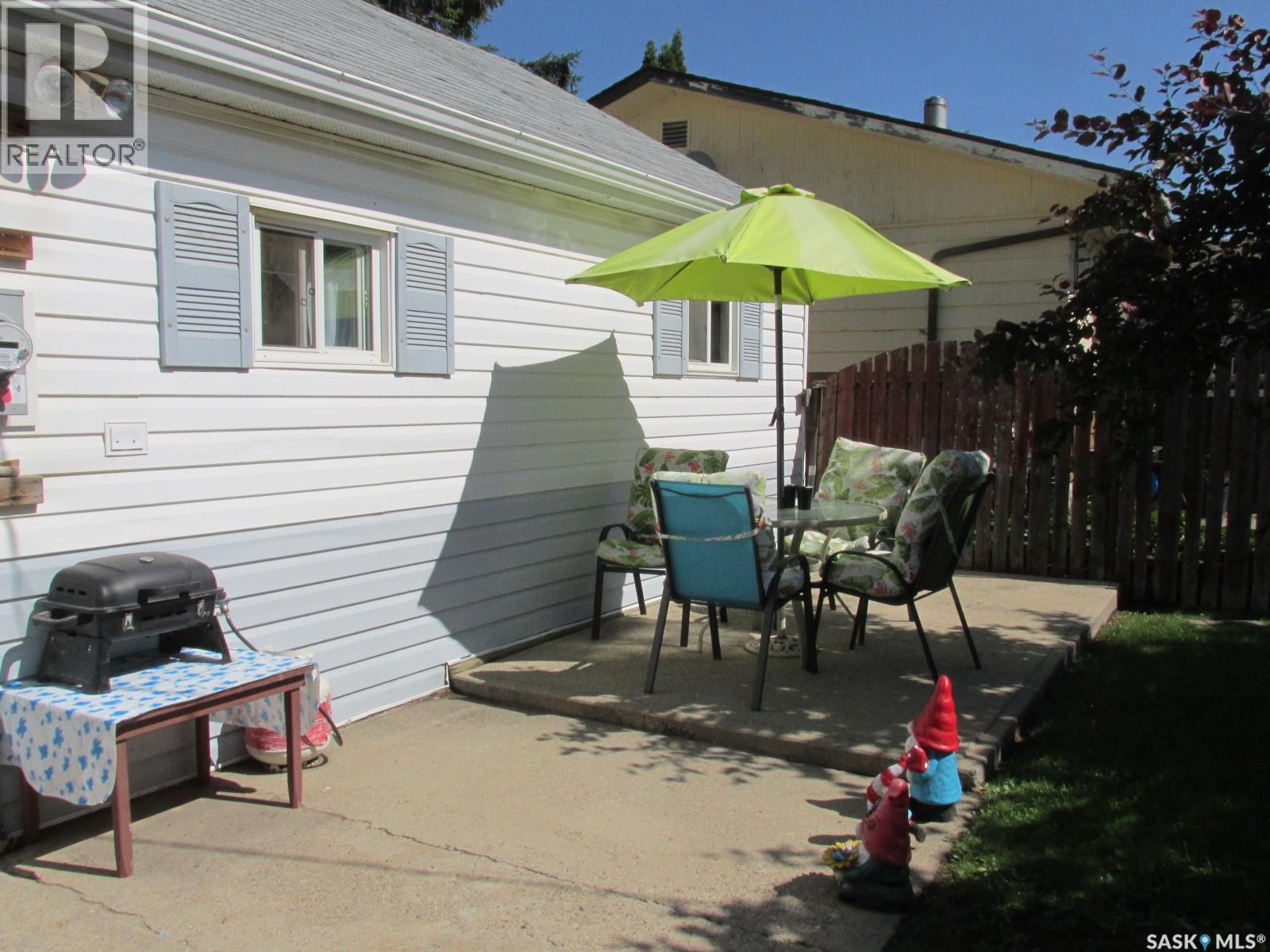 604 Railway AVENUE W - 3