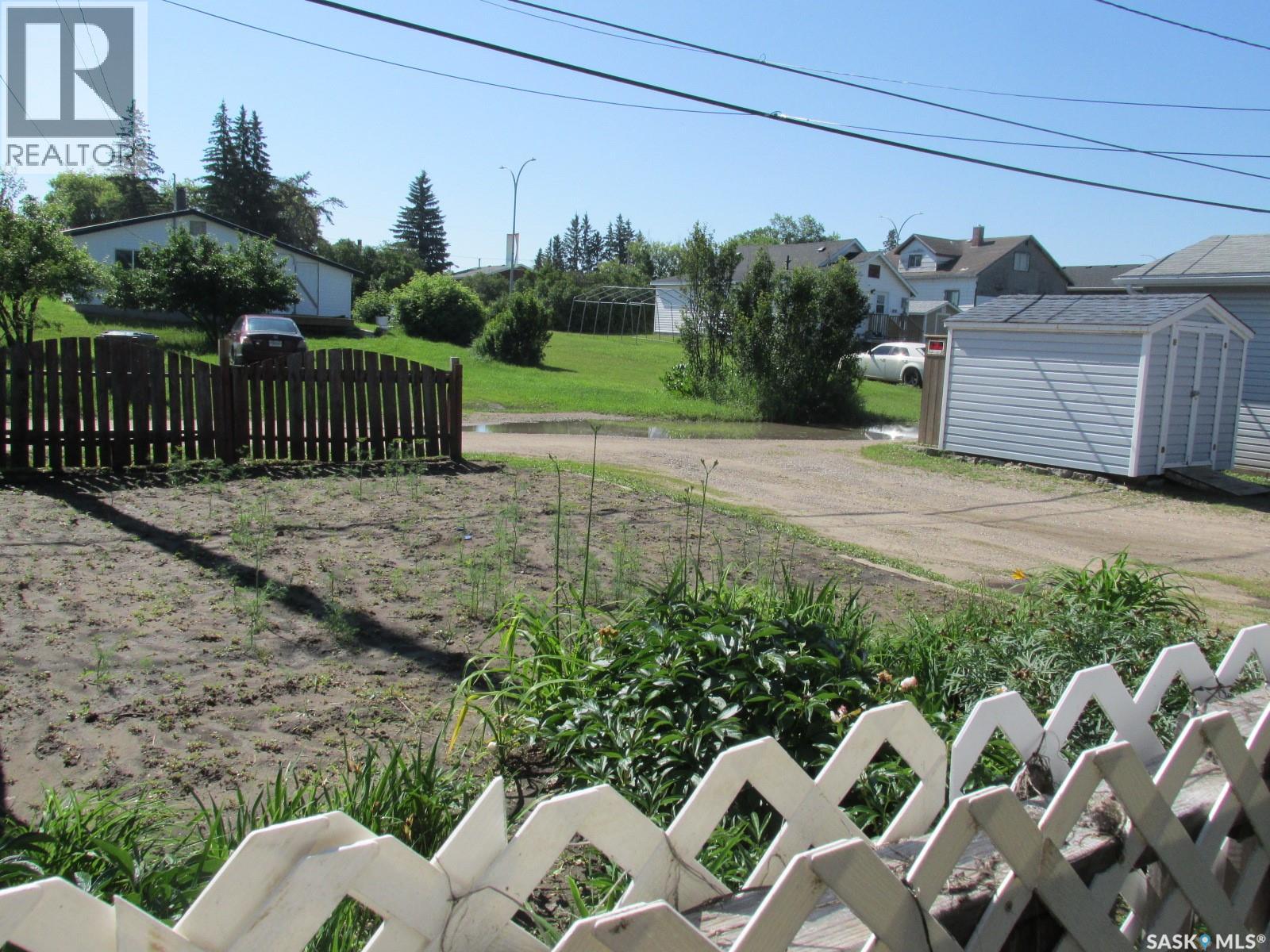 604 Railway AVENUE W - 35