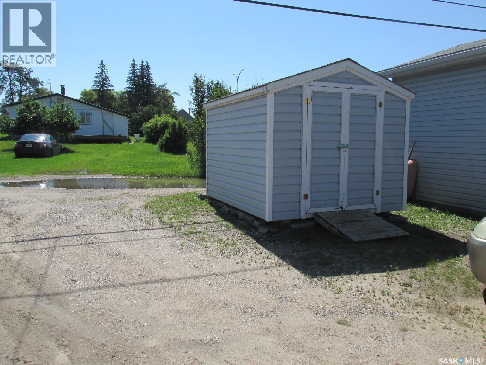 604 Railway AVENUE W - 36