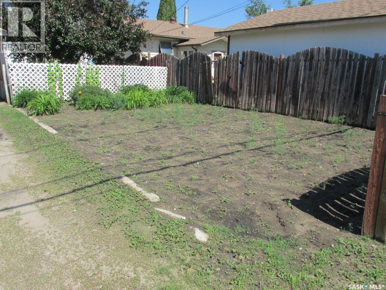 604 Railway AVENUE W - 39