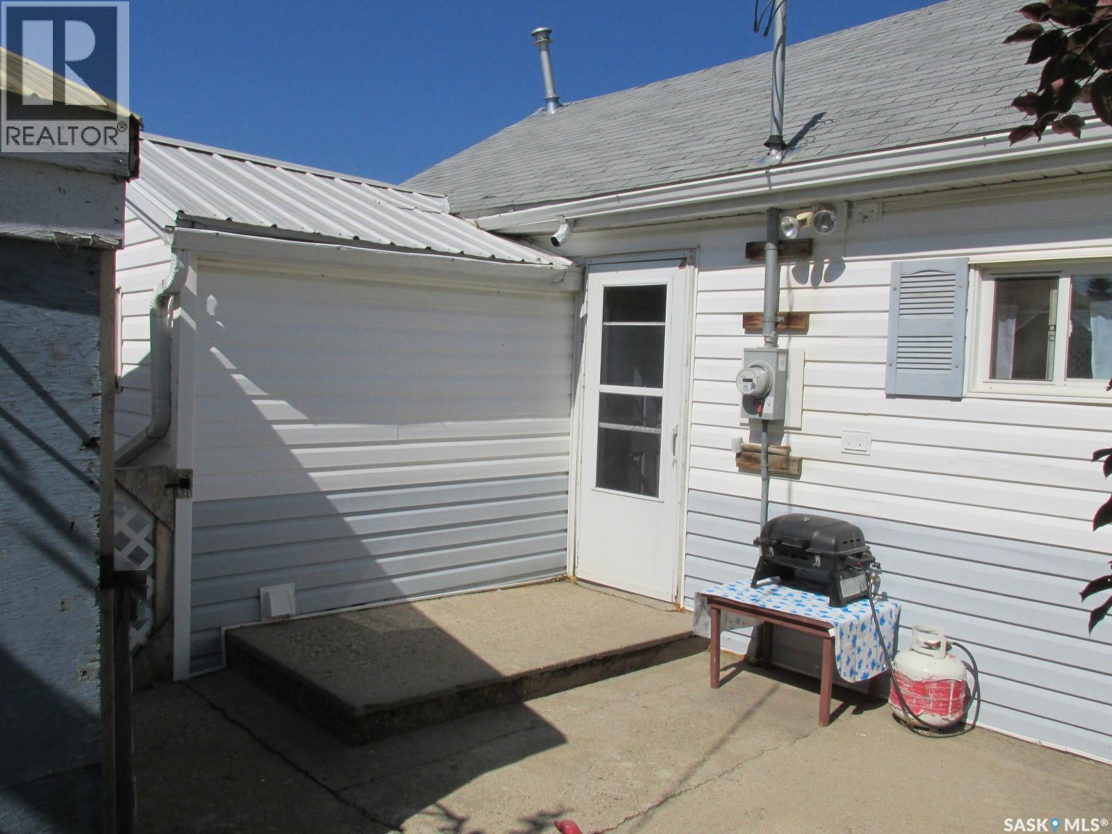 604 Railway AVENUE W - 4