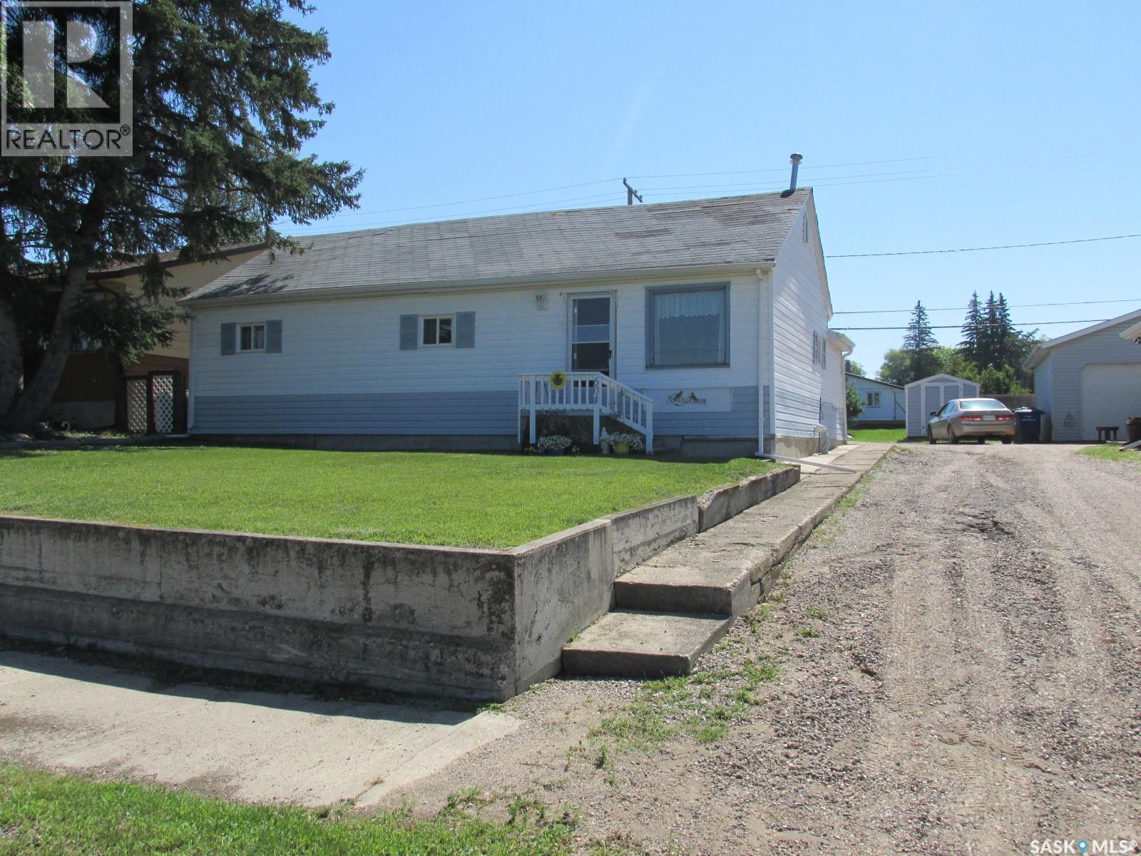 604 Railway AVENUE W - 44