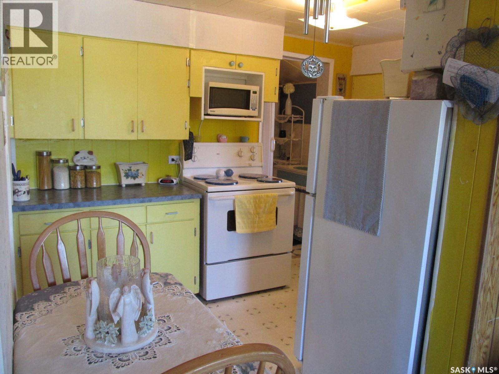 604 Railway AVENUE W - 6