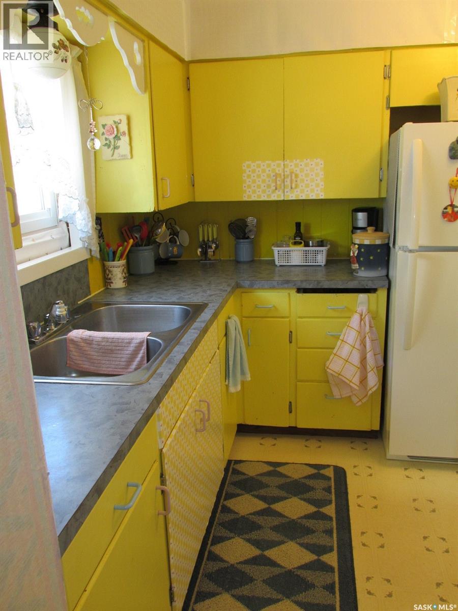 604 Railway AVENUE W - 7
