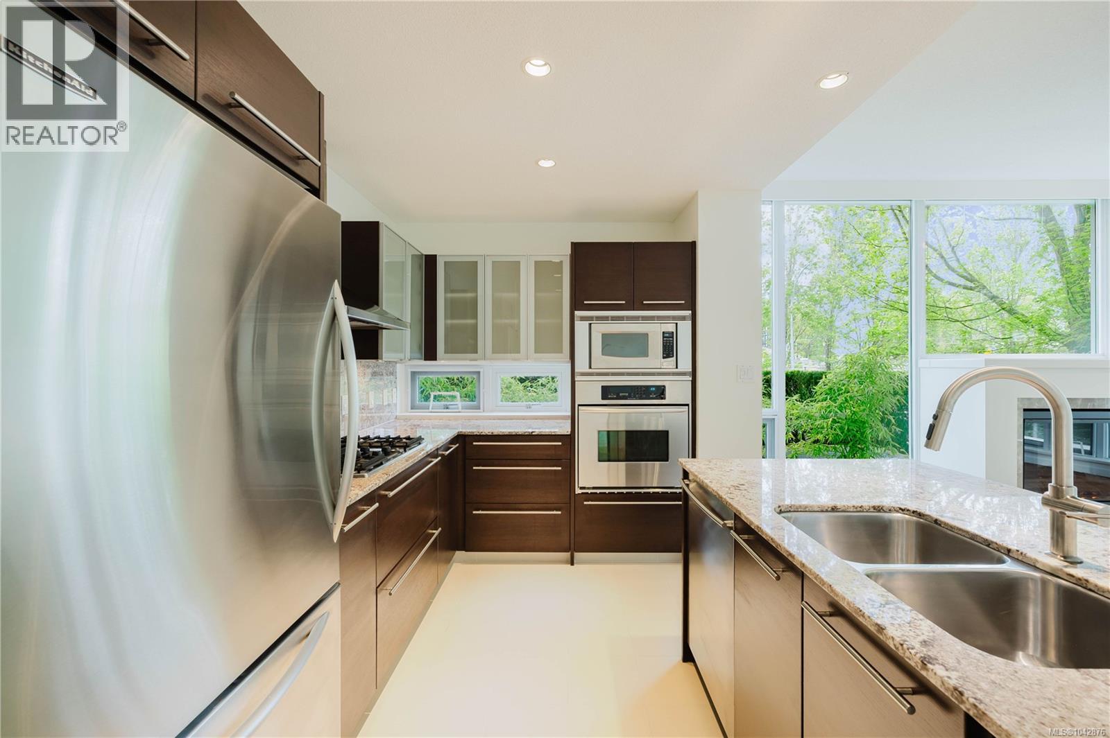 #120 68 SONGHEES Rd - 30