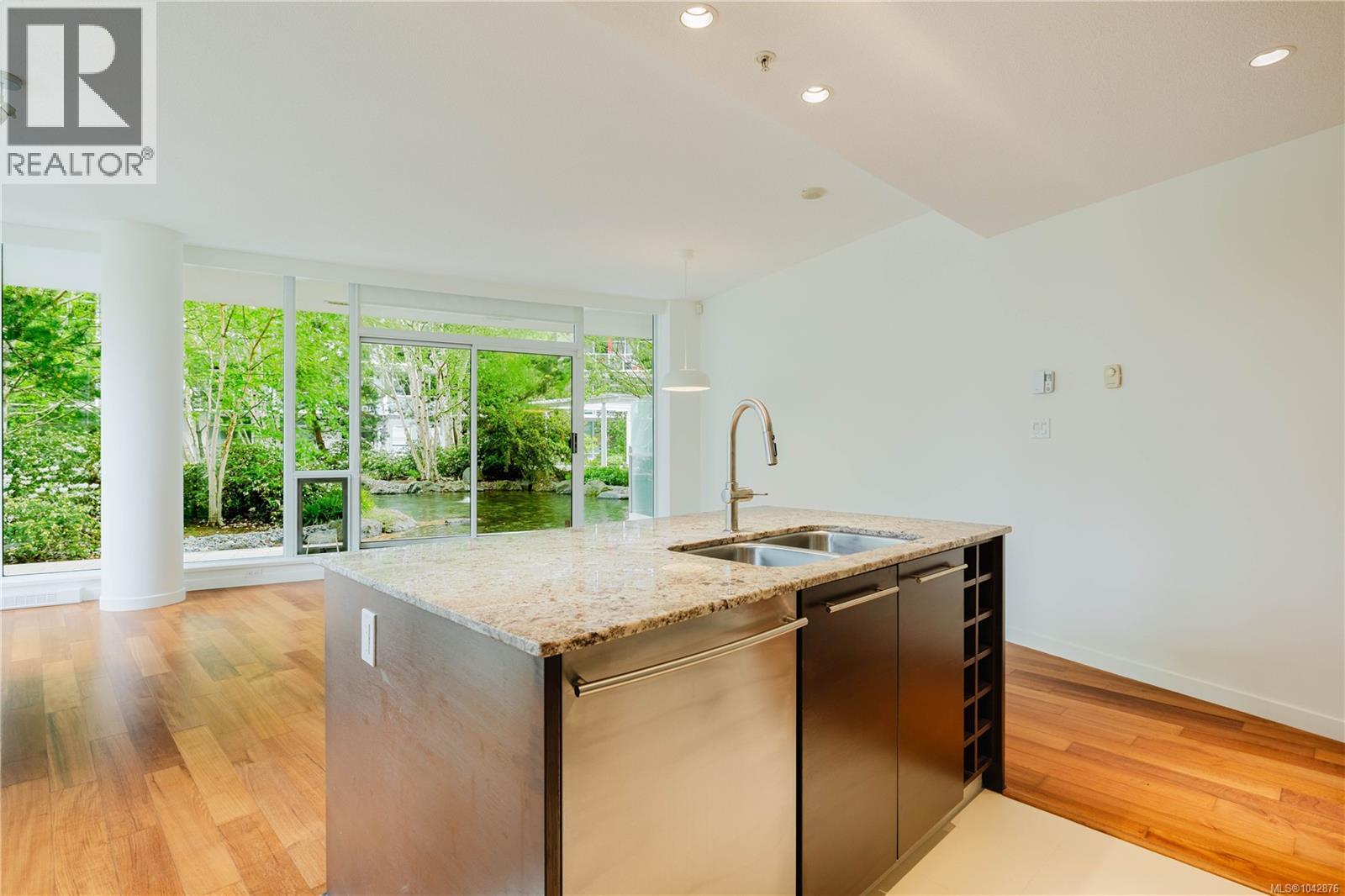 #120 68 SONGHEES Rd - 29