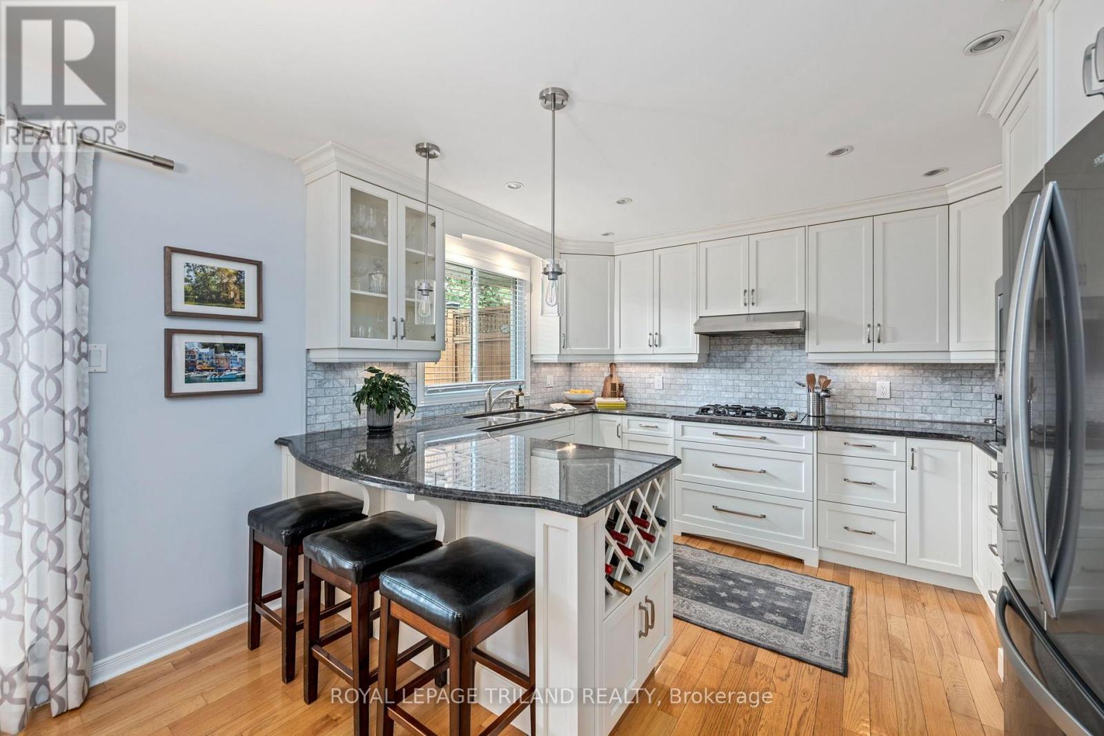 20 MEADOWVIEW ROAD - 10