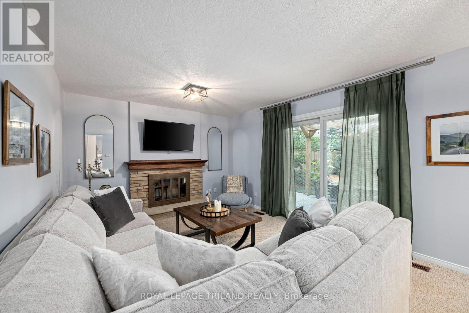 20 MEADOWVIEW ROAD - 13