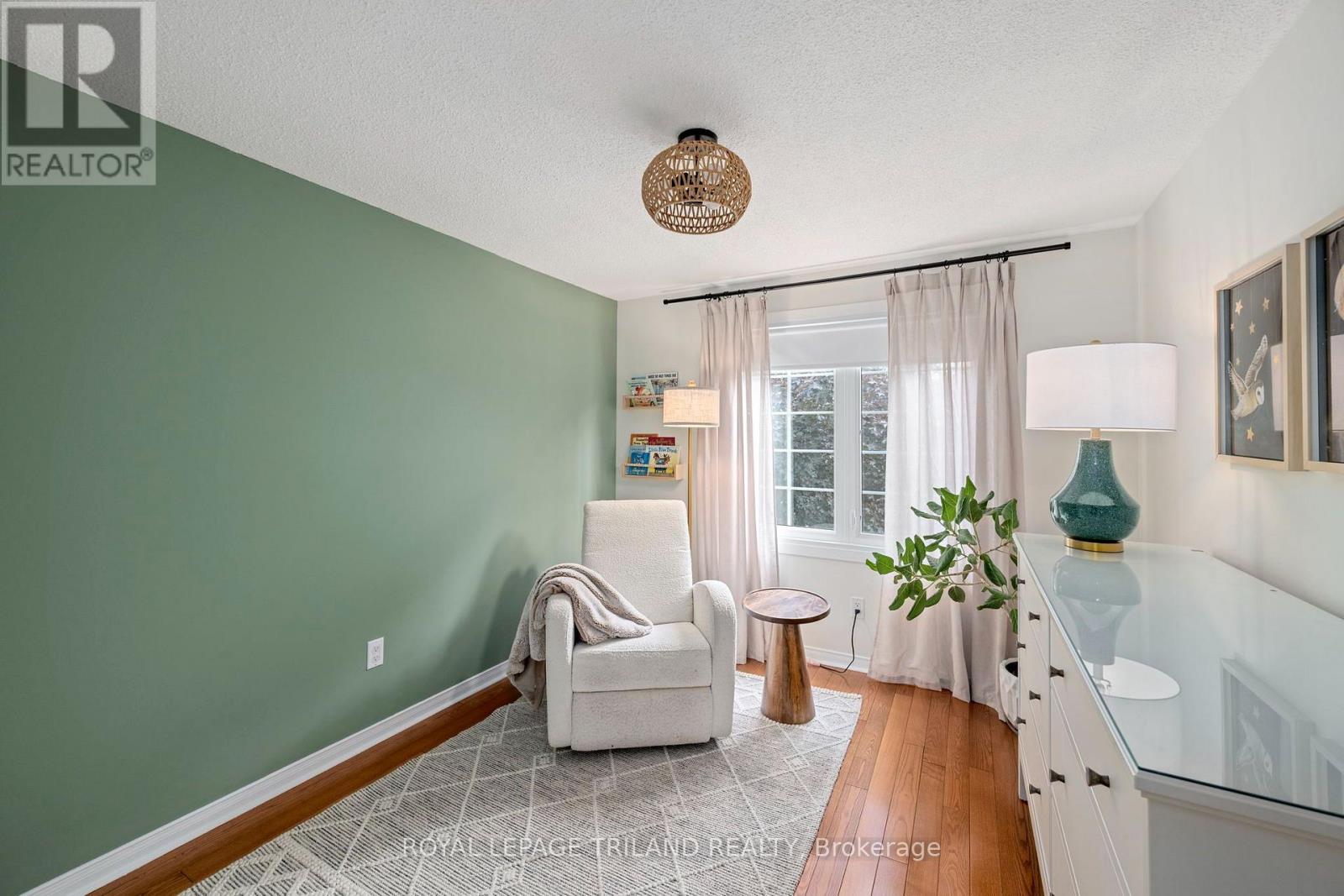 20 MEADOWVIEW ROAD - 16